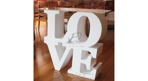 میز حروف Love